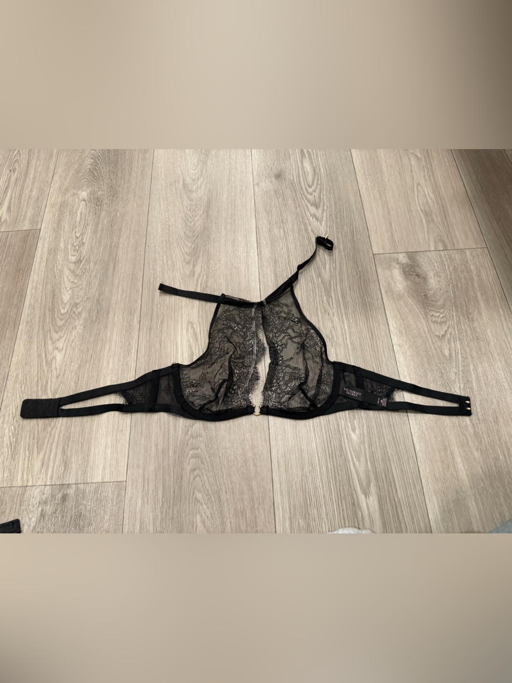 Victoria's Secret Black Sheer Lace Underwire Bra. 32B. - Picture 2 of 3